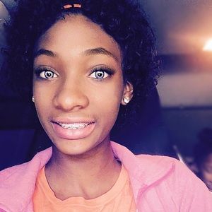 Meet your Posher, Delberta