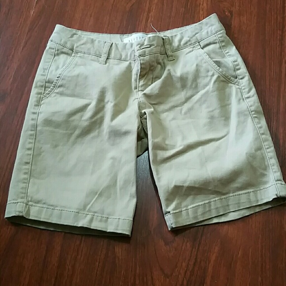 Kahki shorts