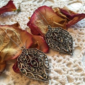 Antiqued Silver Filigree Spade and Studded Earring