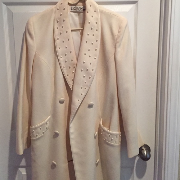 Cream Vintage Coat with Faux Pearl accent Sz 8/10
