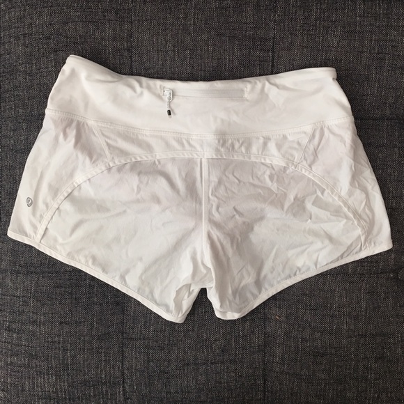 Lululemon white speedy short - sz 6