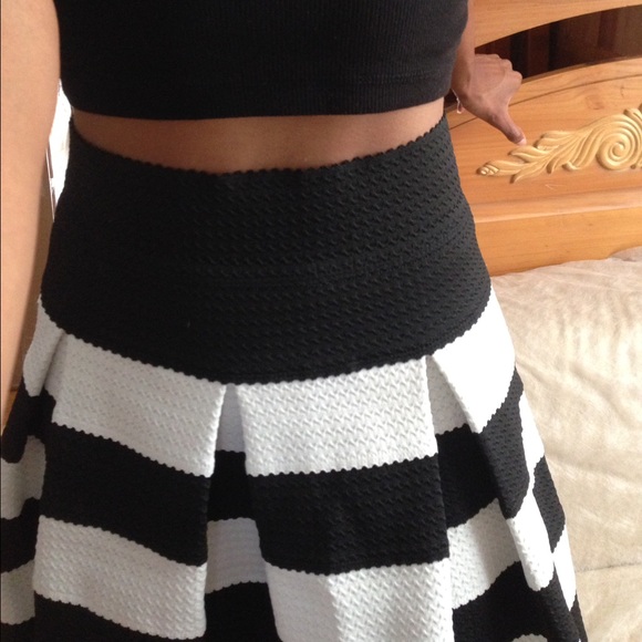 Black & White high waist Stretch pleated skirt