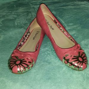 Ballet flats with gold cut out