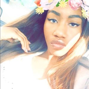 Meet your Posher, Ambrya