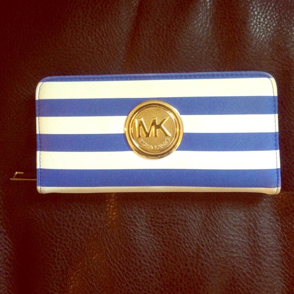 Michael Kores wallet spring collection - Picture 1 of 2