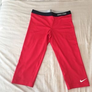 Nike Pro Capri workout pants