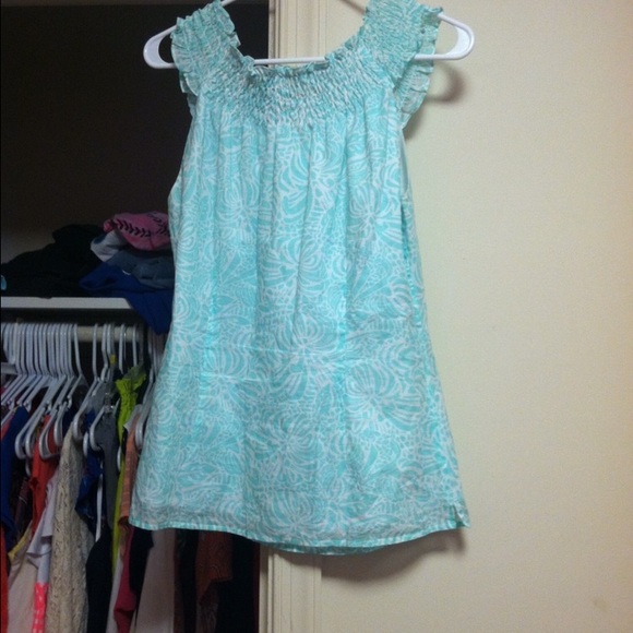 Vineyard vines top