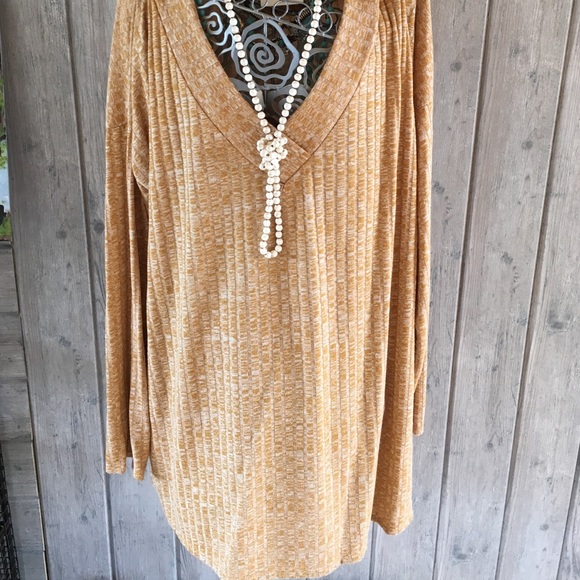 💕😊💕host pick 💕 Marble ribbed knit mustard top - Picture 2 of 3