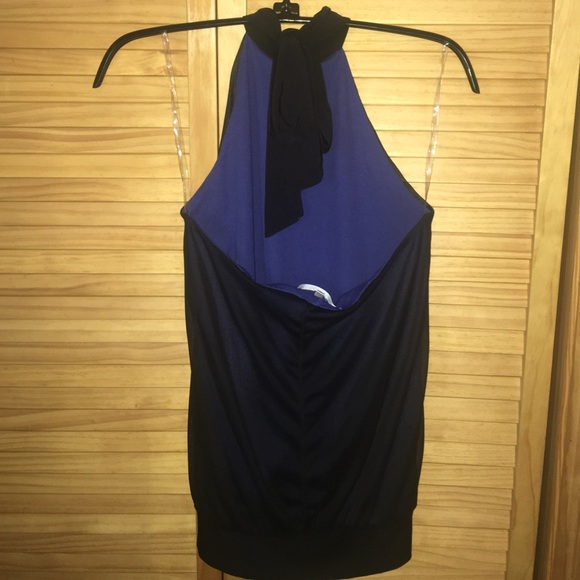 Backless shirt - Picture 3 of 4