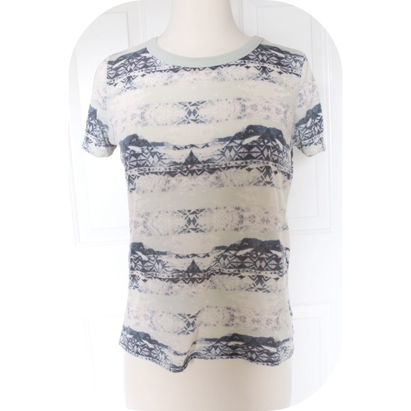 U.O Abstract wolf&mountains Tee - Picture 1 of 2