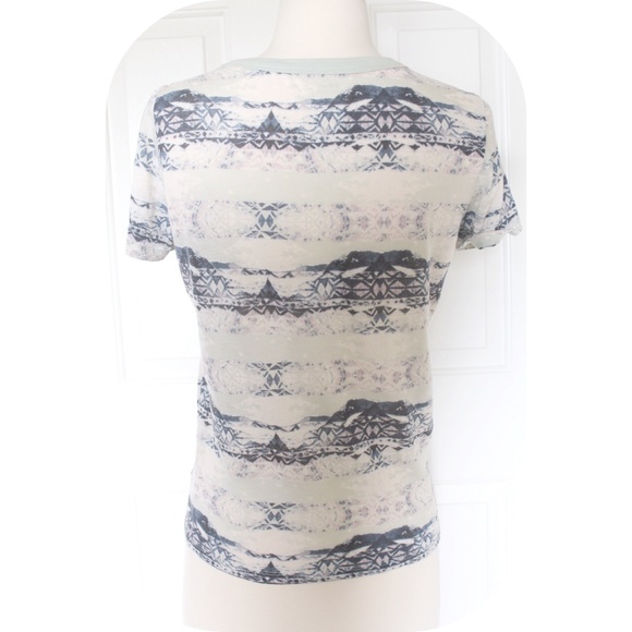 U.O Abstract wolf&mountains Tee - Picture 2 of 2