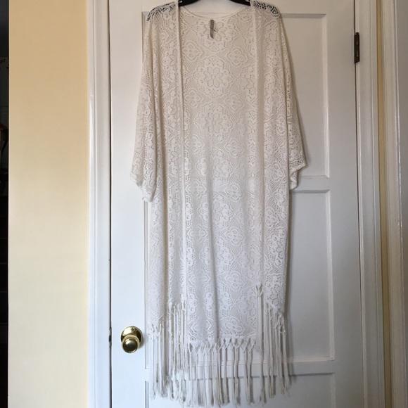 Other - Delicate crochet kimono w/ fringe