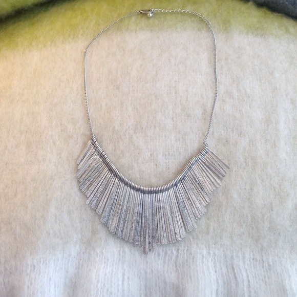 Waterfall fringe necklace. Pretty silver-color.