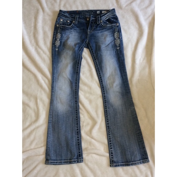 Miss Me signature rise, boot cut jeans! Size 26