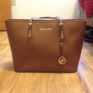 Michael Kors Jet Set Medium Tote
