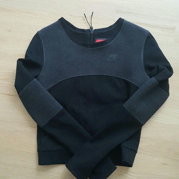 Nike Sweaters - LAST ONENike Crop Crew Neck Color Block Crew Small