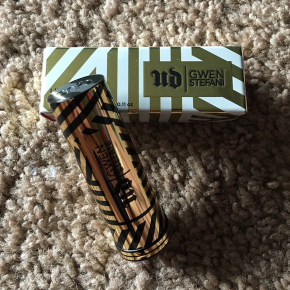 Urban Decay Gwen Stefani Lipstick in 714 - Picture 1 of 4
