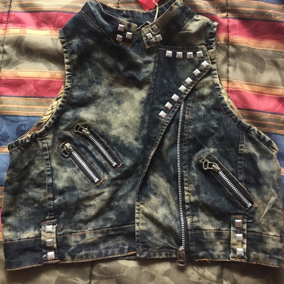 Short jean vest with silver studs - Picture 2 of 2