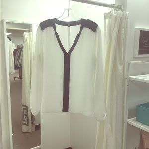 Vince Camuto white/black blouse