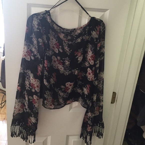 Floral crop top with fringe sleeve detail