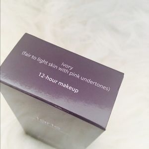 Tarte Amazonian Clay Foundation "Ivory"