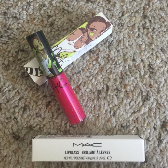 MAC Cosmetics Fafi Lipglass - totally it