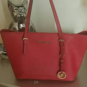 Michael Kors Jet Set Travel Med Saffiano Lthr bag