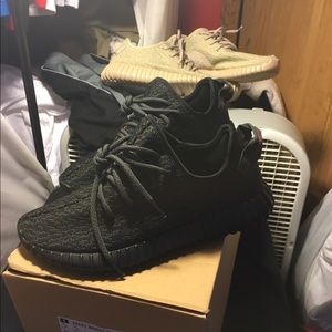 Yeezy boost 350 pirate black size 8