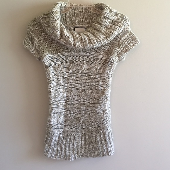 Adorable short sleeve sweater