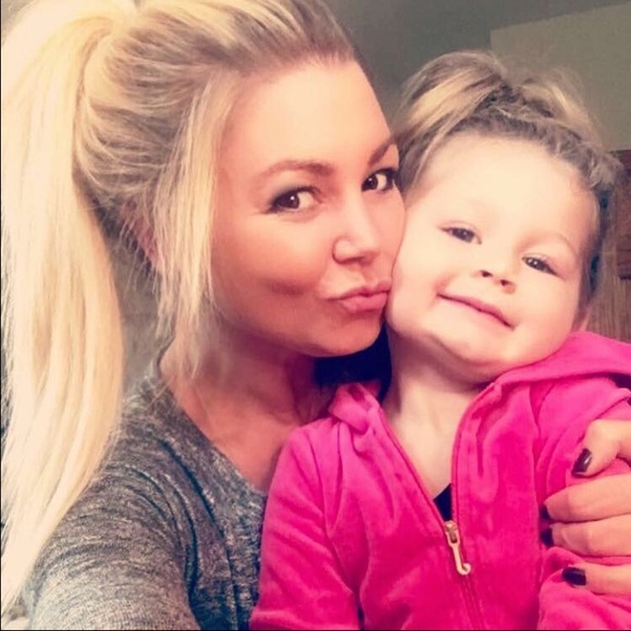 Meet your Posher, Tiffany - Picture 2 of 4