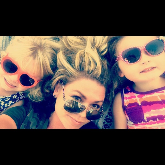 Meet your Posher, Tiffany - Picture 3 of 4