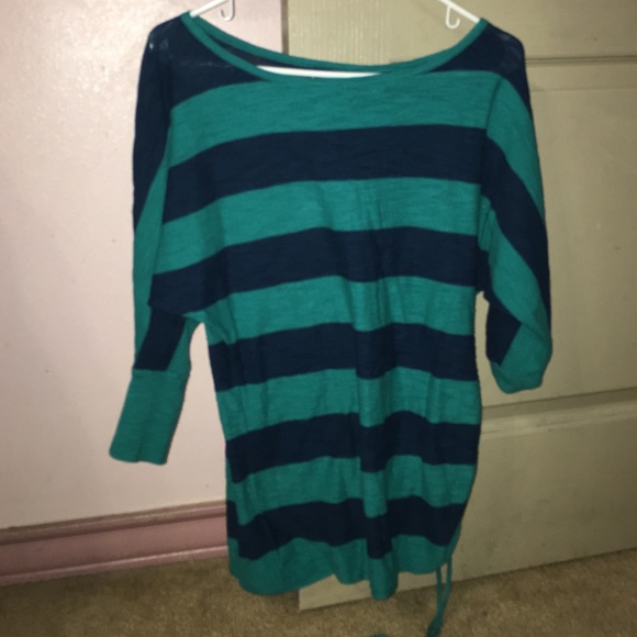 Beautiful Express top for casual look! - Picture 1 of 3