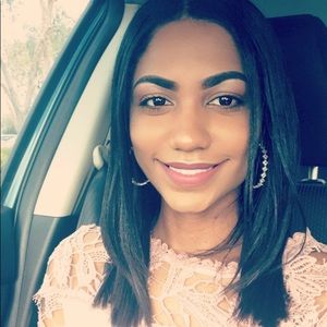 Meet your Posher, Axiann