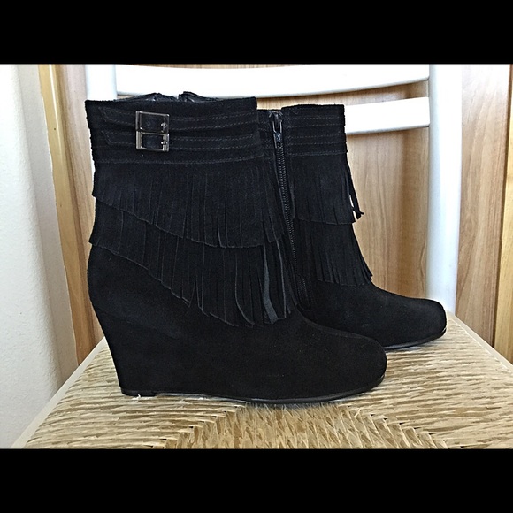 Aerosoles Plumming Bird Sued Ankle Boot NWOT