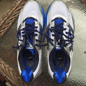Men's Running Shoes-Never worn.