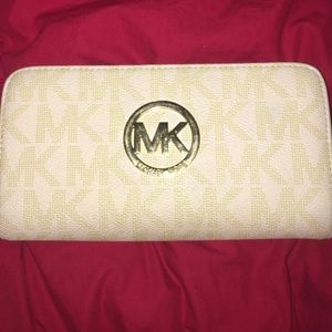 Micheal kors white & tan wallet