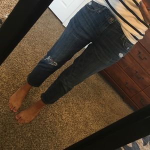 Crop distressed boyfriend jeans