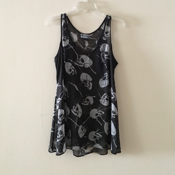 Sheer black skull tank.