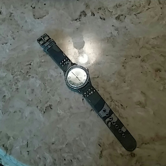 Watch - Picture 2 of 2