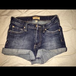 Highwaisted denim shorts