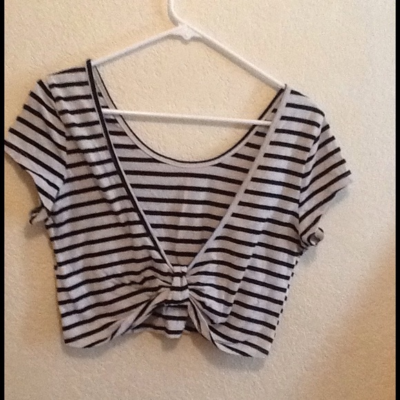 Stripped crop top - Picture 2 of 2