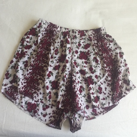 Brandy Melville Pants - Brandy Melville shorts