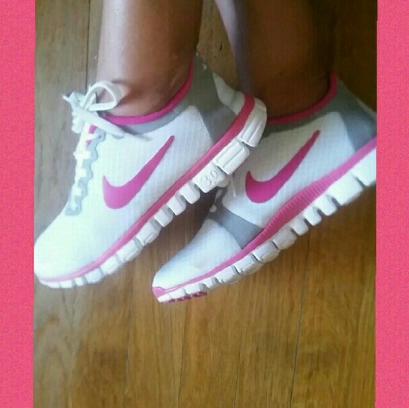 Nike Shoes - |NIKE RUNNING SNEAKS || 3.0 FREE WHITE PINK 8
