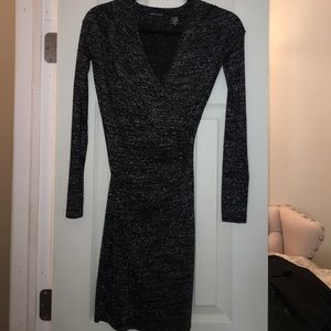 Long sleeve dress  v neck