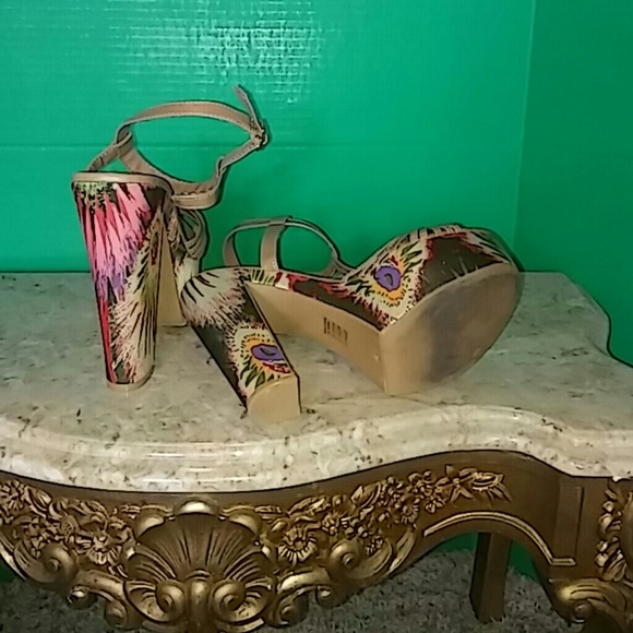Shoes - Picture 3 of 4