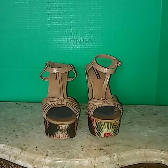 Shoes - Picture 4 of 4
