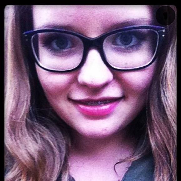 Meet your Posher, Hayley - Picture 1 of 1