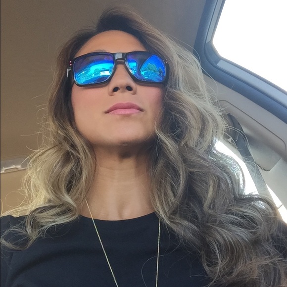 Meet your Posher, Kandi - Picture 2 of 2