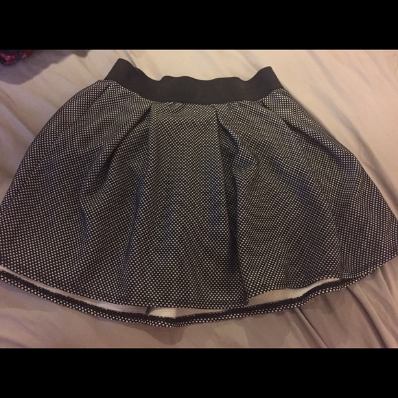 Cute black poka dotted skirt! - Picture 1 of 1
