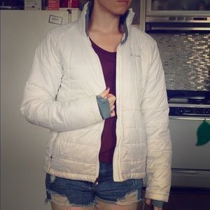 White Columbia omni-heat jacket with thumb holes